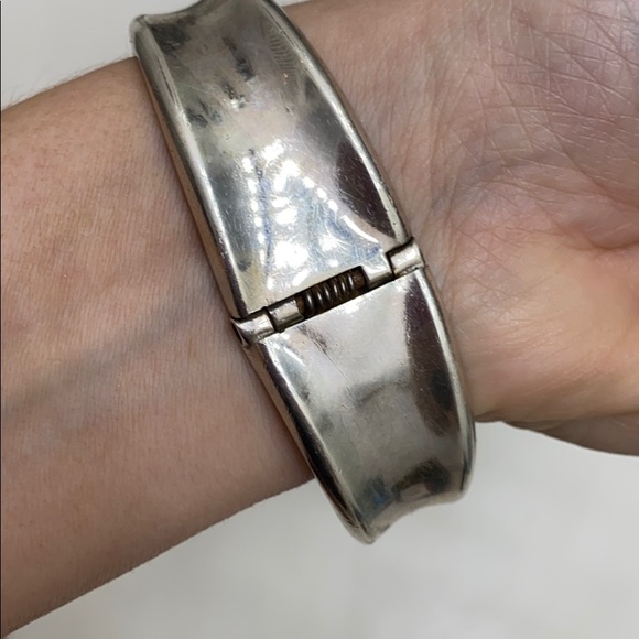 Vintage Heavy Sterling Silver Clamper Bracelet - Picture 5 of 8